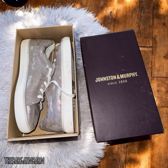 Johnston & Murphy NIB Women’s Callie Silver Metallic Italian Suede Sneakers (8) - Picture 3 of 4